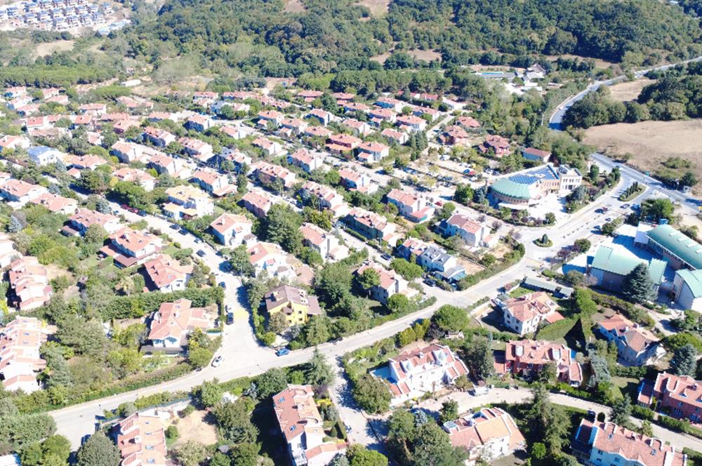 Uskumruköy Arıköy Sitesinde 2 Katlı Prestijli Kiralık İşyeri – 210 m² 