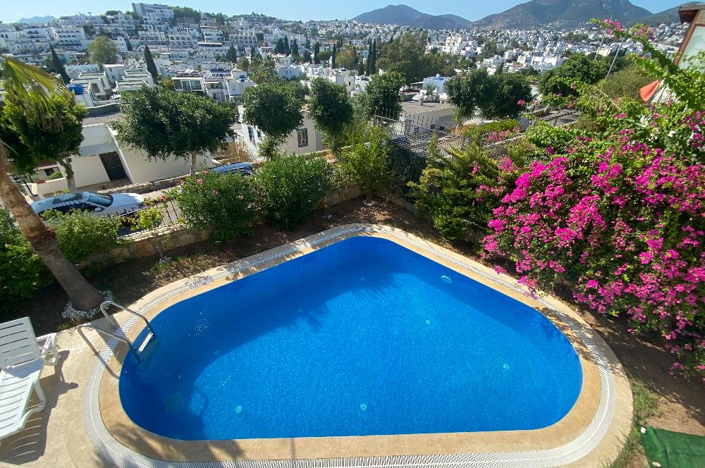 Bodrum Eskiçeşme Kiralık Deniz Manzaralı ve Müstakil Havuzlu Full Eşyalı Kiralık 3+1 Villa