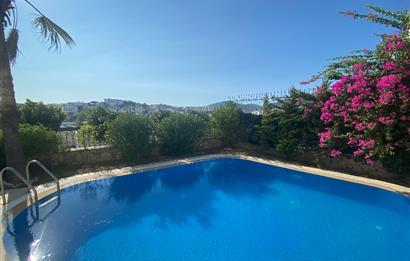 Bodrum Eskiçeşme Kiralık Deniz Manzaralı ve Müstakil Havuzlu Full Eşyalı Kiralık 3+1 Villa