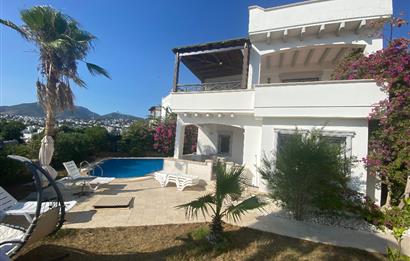 Bodrum Eskiçeşme Kiralık Deniz Manzaralı ve Müstakil Havuzlu Full Eşyalı Kiralık 3+1 Villa