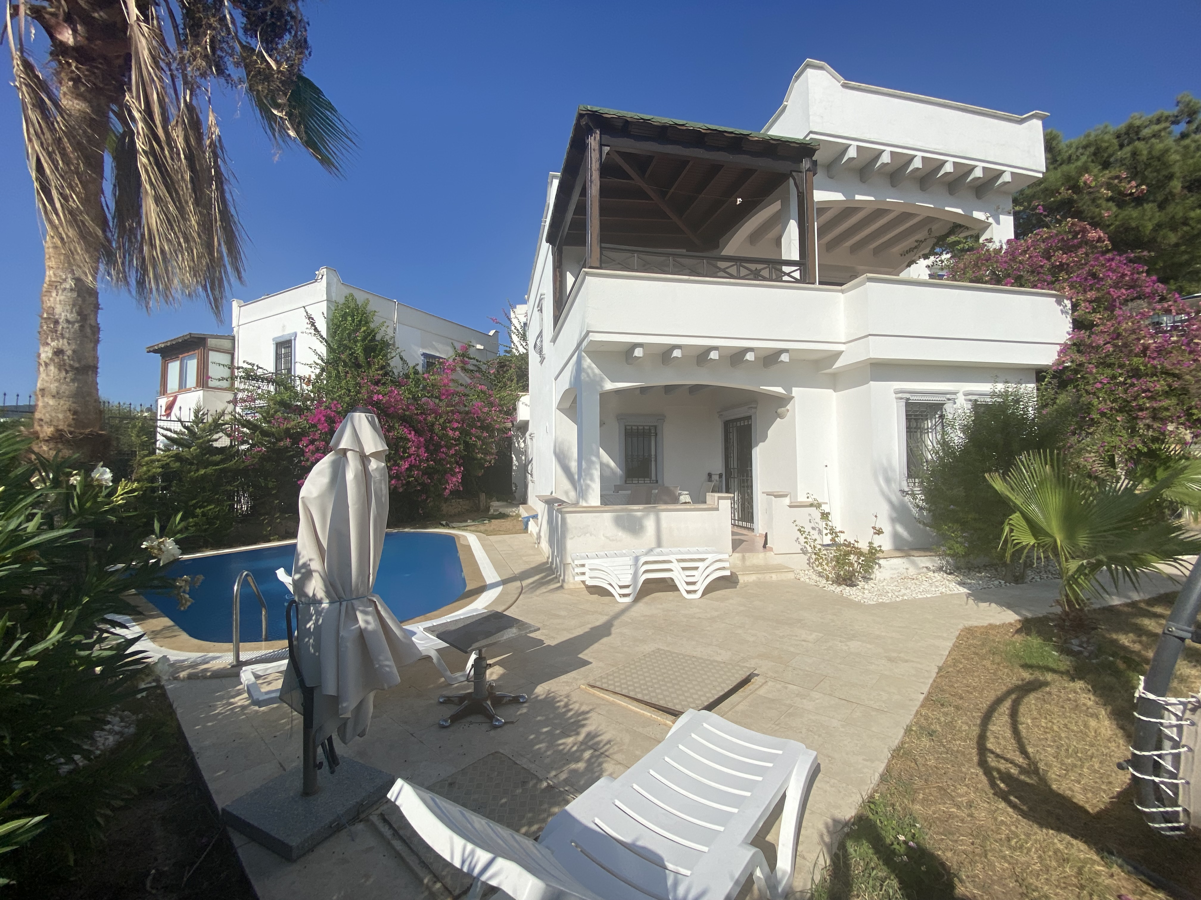 Bodrum Eskiçeşme Kiralık Deniz Manzaralı ve Müstakil Havuzlu Full Eşyalı Kiralık 3+1 Villa