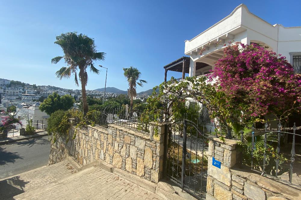 Bodrum Eskiçeşme Kiralık Deniz Manzaralı ve Müstakil Havuzlu Full Eşyalı Kiralık 3+1 Villa
