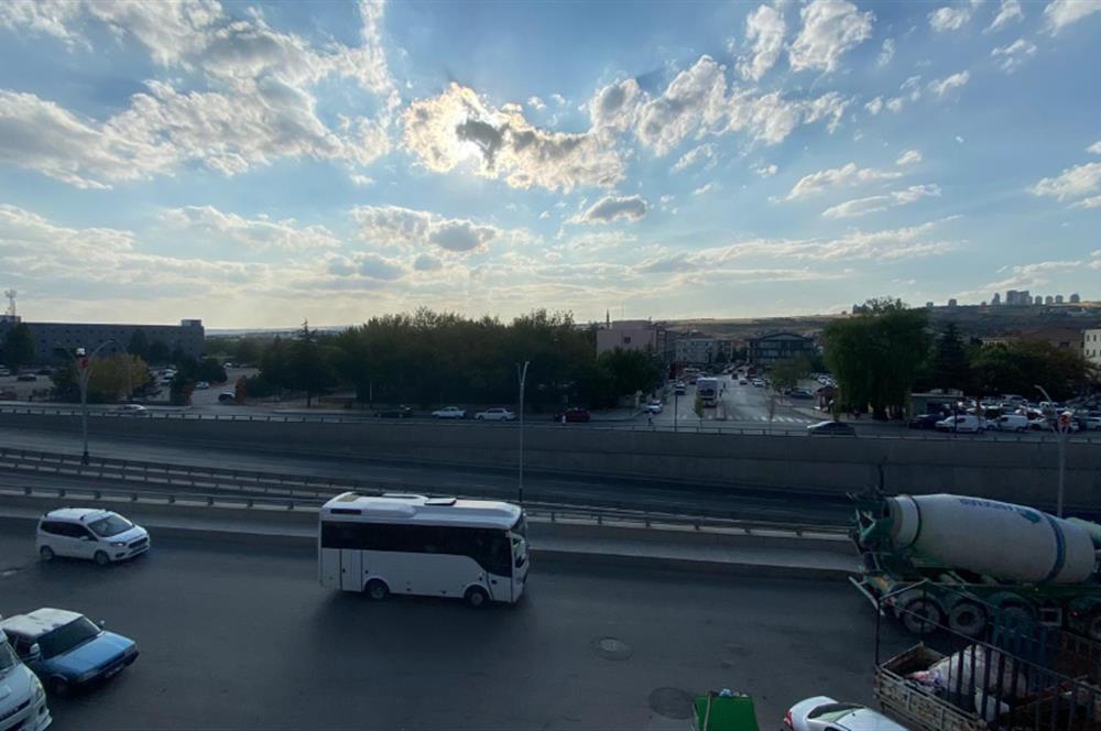 Gölbaşı’nda Ana Yola Cephe, Tabela Değeri Yüksek 1+1 Kiralık Ofis!