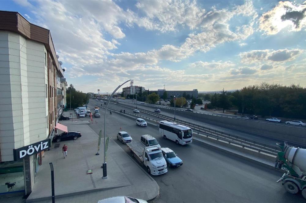 Gölbaşı’nda Ana Yola Cephe, Tabela Değeri Yüksek 1+1 Kiralık Ofis!