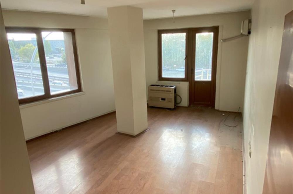 Gölbaşı’nda Ana Yola Cephe, Tabela Değeri Yüksek 1+1 Kiralık Ofis!