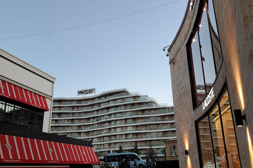 VİAPORT HOUSES & SUİTESTE HAVUZ MANZARALI EŞYALI 1+1