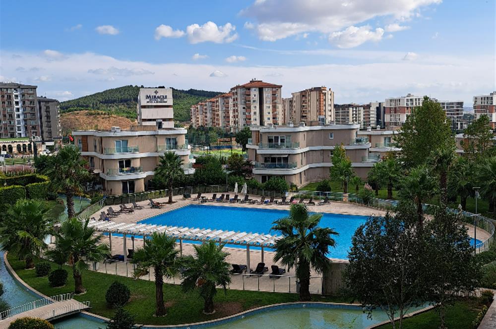 VİAPORT HOUSES & SUİTESTE HAVUZ MANZARALI EŞYALI 1+1