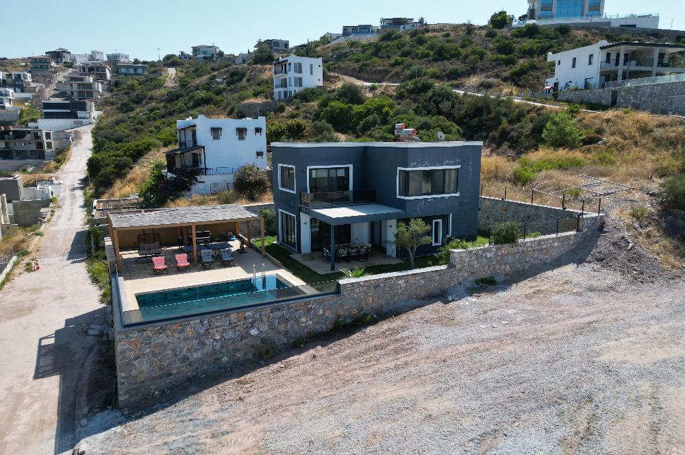 BODRUM ADABÜKÜ DENİZ MANZARALI SATILIK HAVUZLU VİLLA
