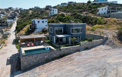 BODRUM ADABÜKÜ DENİZ MANZARALI SATILIK HAVUZLU VİLLA