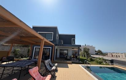 BODRUM ADABÜKÜ DENİZ MANZARALI SATILIK HAVUZLU VİLLA