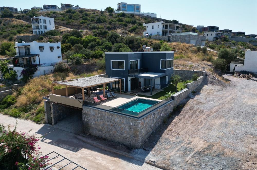 BODRUM ADABÜKÜ DENİZ MANZARALI SATILIK HAVUZLU VİLLA