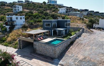 BODRUM ADABÜKÜ DENİZ MANZARALI SATILIK HAVUZLU VİLLA
