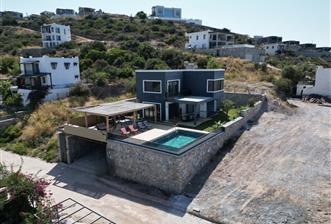 BODRUM ADABÜKÜ DENİZ MANZARALI SATILIK HAVUZLU VİLLA