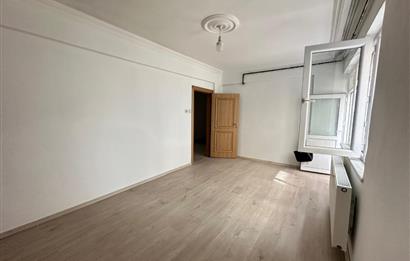 Ayasofya Konumlu, Ferah ve Geniş 2+1 Satılık Daire
