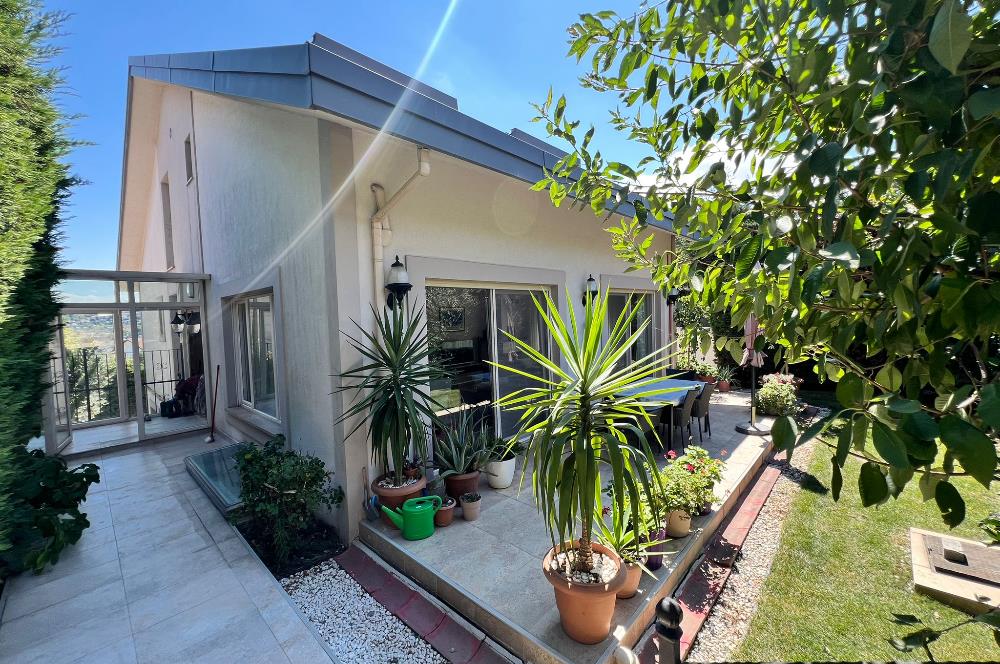 Zekeriyaköy Çarşıya Yakın Satılık 6+2 Müstakil Villa