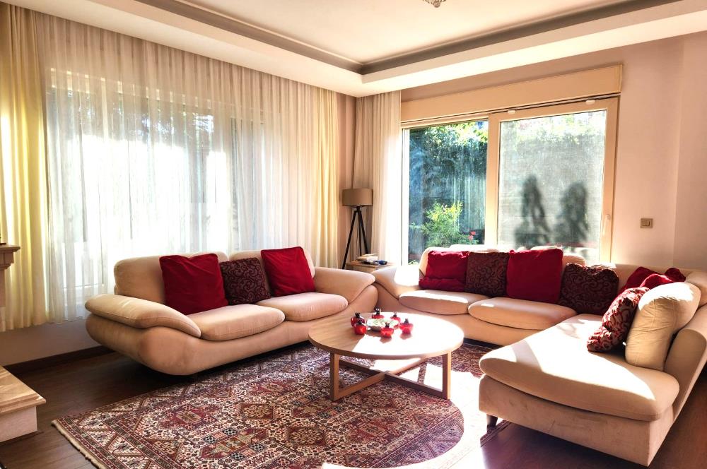Zekeriyaköy Çarşıya Yakın Satılık 6+2 Müstakil Villa