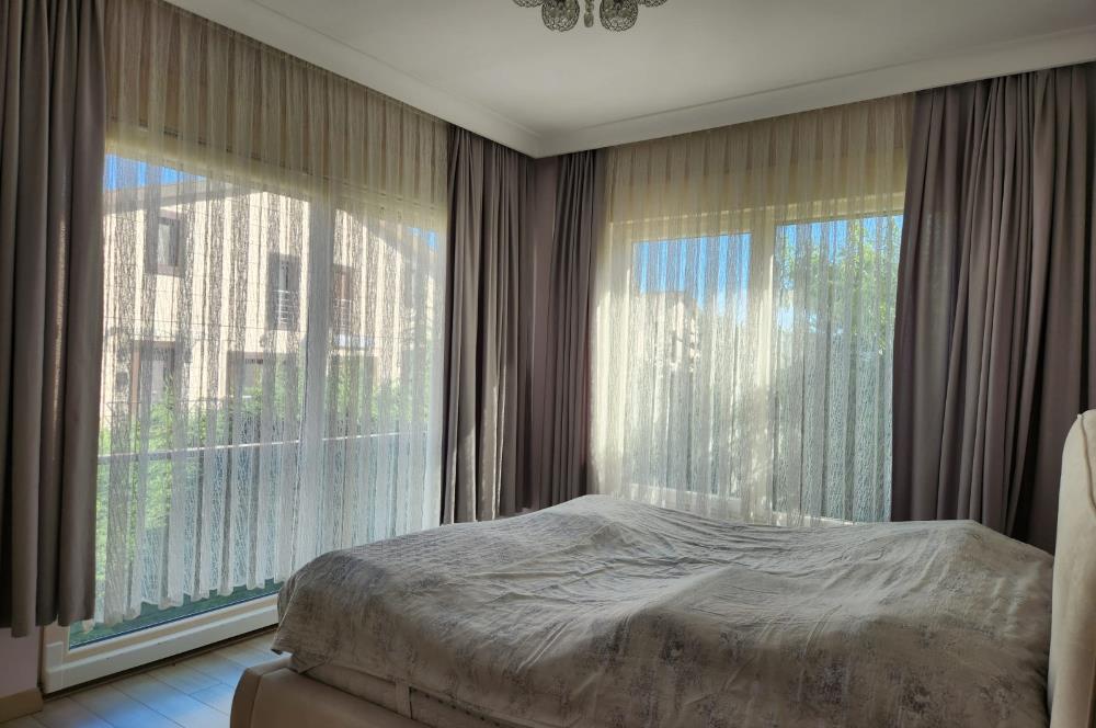 Zekeriyaköy Çarşıya Yakın Satılık 6+2 Müstakil Villa