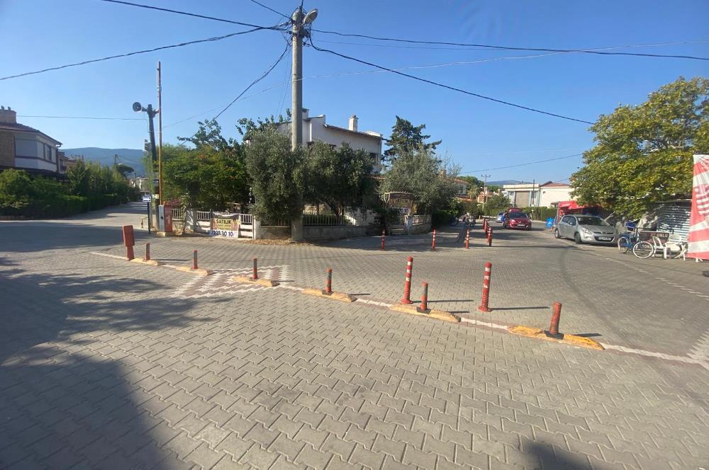 C21 BAL'DAN ALTINOLUK FENER'DE MÜSTAKİL GENİŞ BAHÇELİ VİLLA