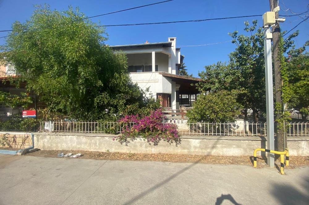 C21 BAL'DAN ALTINOLUK FENER'DE MÜSTAKİL GENİŞ BAHÇELİ VİLLA