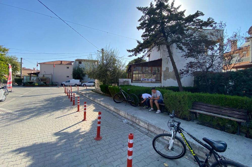 C21 BAL'DAN ALTINOLUK FENER'DE MÜSTAKİL GENİŞ BAHÇELİ VİLLA