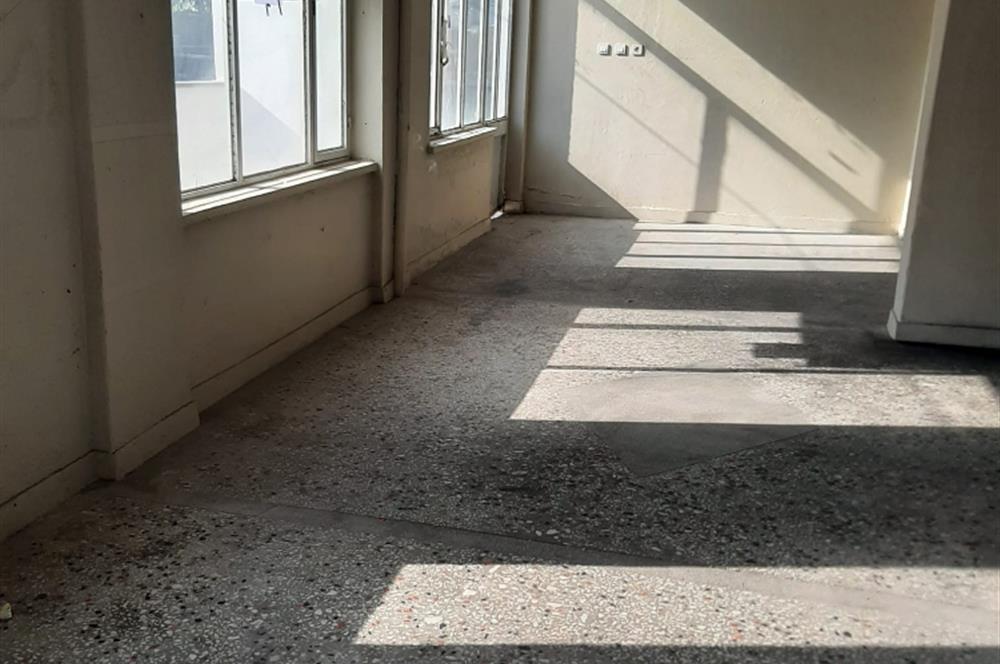 BAĞLAR SOKAK KÖŞE BAŞI KİRALIK GENİŞ DÜKKAN