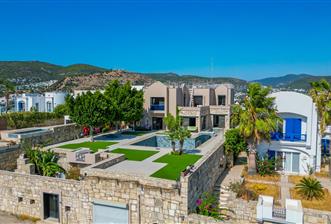 Bodrum Eskiçeşme'de Panoramik Deniz Manzaralı Tam Müstakil Villa