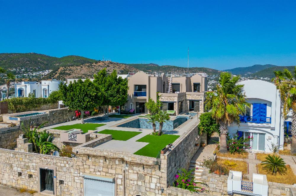 Bodrum Eskiçeşme'de Panoramik Deniz Manzaralı Tam Müstakil Villa