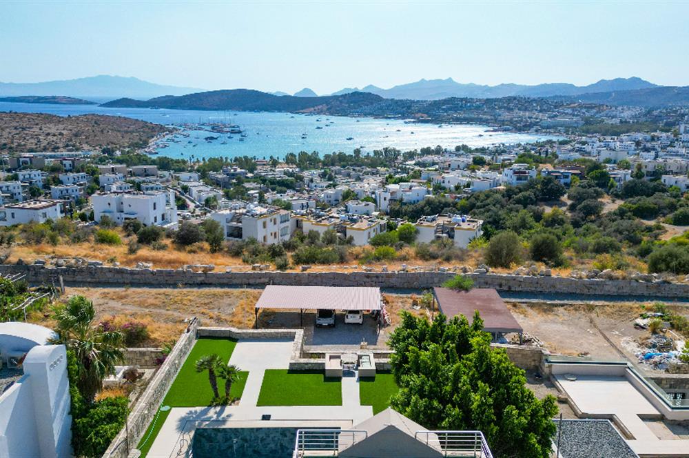 Bodrum Eskiçeşme'de Panoramik Deniz Manzaralı Tam Müstakil Villa