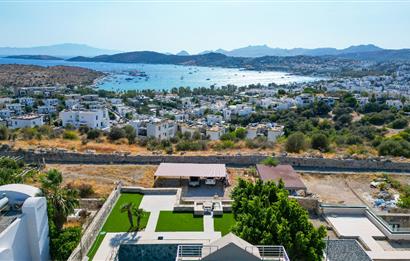 Bodrum Eskiçeşme'de Panoramik Deniz Manzaralı Tam Müstakil Villa