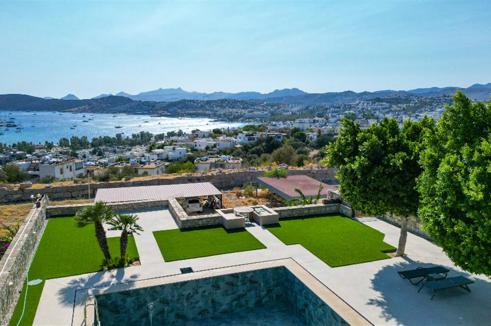 Bodrum Eskiçeşme'de Panoramik Deniz Manzaralı Tam Müstakil Villa