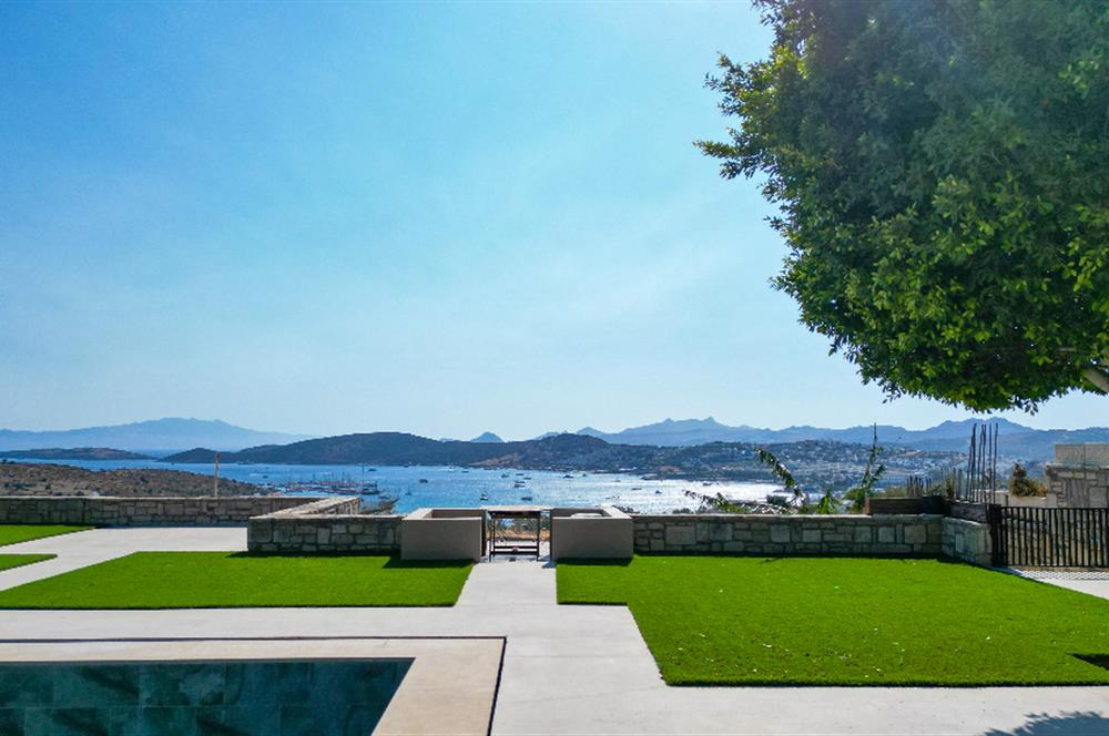 Bodrum Eskiçeşme'de Panoramik Deniz Manzaralı Tam Müstakil Villa