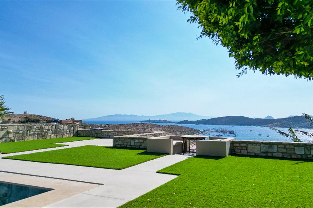 Bodrum Eskiçeşme'de Panoramik Deniz Manzaralı Tam Müstakil Villa