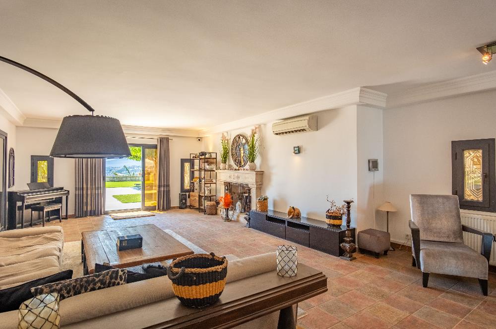 Bodrum Eskiçeşme'de Panoramik Deniz Manzaralı Tam Müstakil Villa