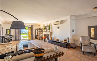 Bodrum Eskiçeşme'de Panoramik Deniz Manzaralı Tam Müstakil Villa