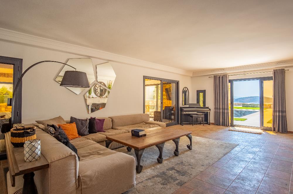 Bodrum Eskiçeşme'de Panoramik Deniz Manzaralı Tam Müstakil Villa
