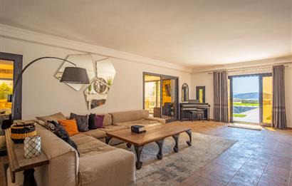 Bodrum Eskiçeşme'de Panoramik Deniz Manzaralı Tam Müstakil Villa