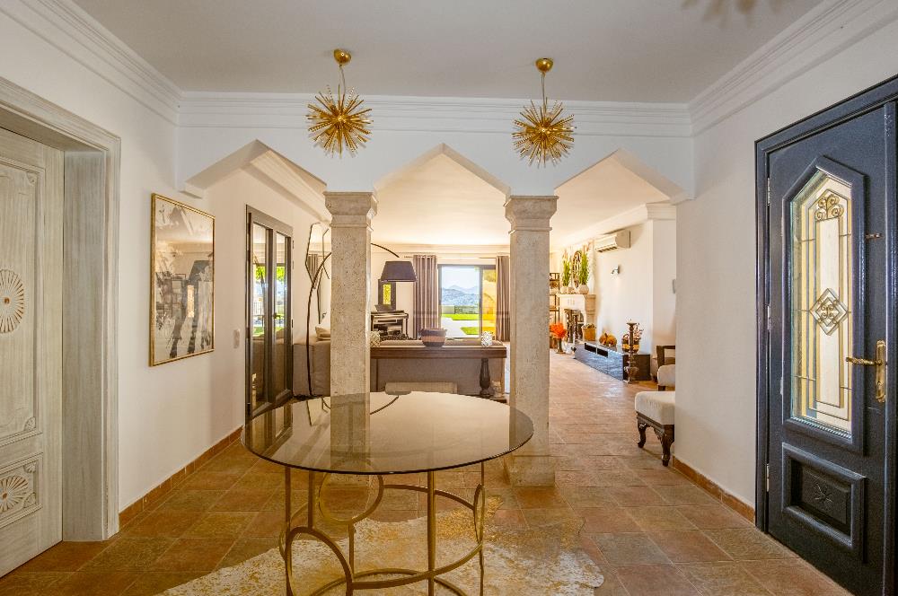 Bodrum Eskiçeşme'de Panoramik Deniz Manzaralı Tam Müstakil Villa