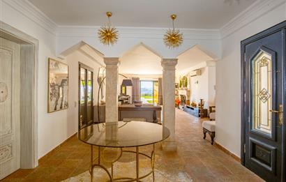 Bodrum Eskiçeşme'de Panoramik Deniz Manzaralı Tam Müstakil Villa
