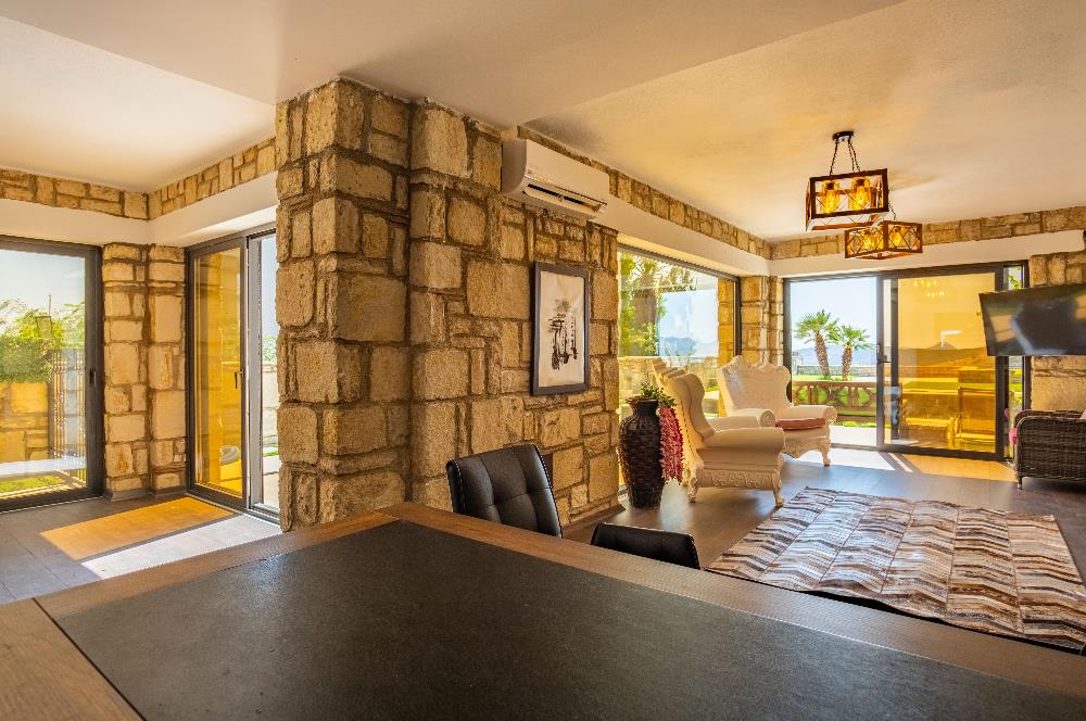 Bodrum Eskiçeşme'de Panoramik Deniz Manzaralı Tam Müstakil Villa