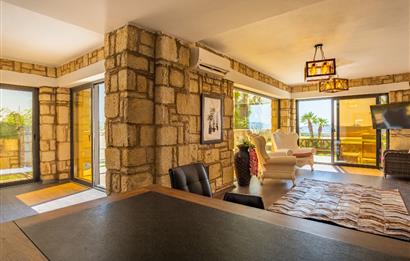 Bodrum Eskiçeşme'de Panoramik Deniz Manzaralı Tam Müstakil Villa