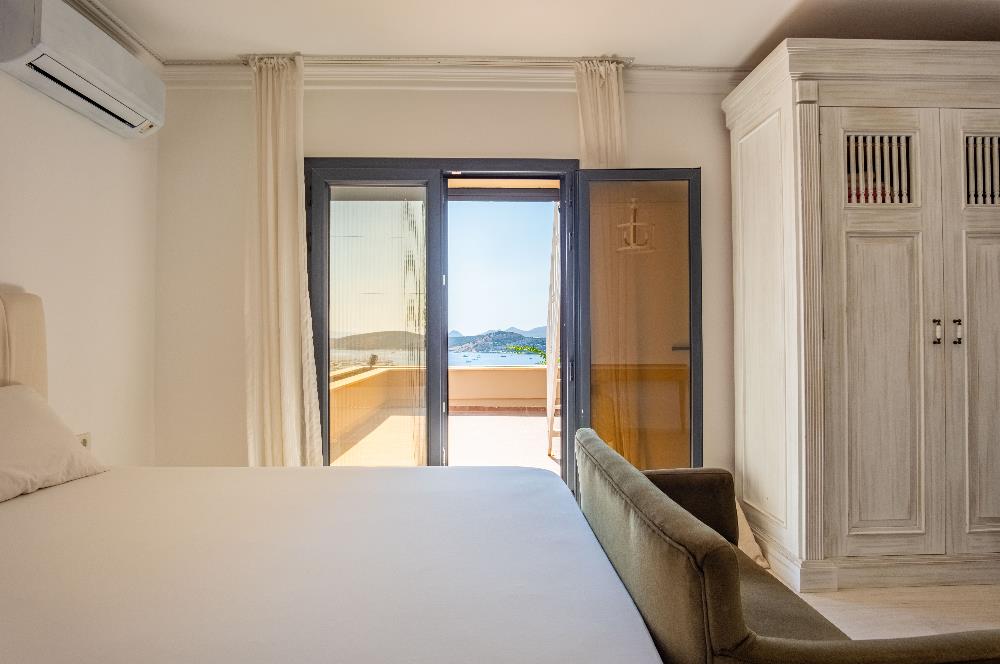 Bodrum Eskiçeşme'de Panoramik Deniz Manzaralı Tam Müstakil Villa