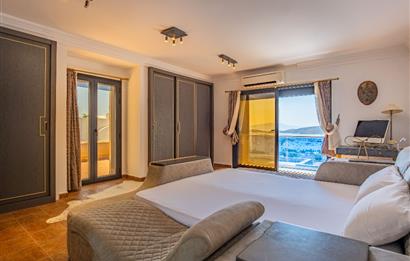 Bodrum Eskiçeşme'de Panoramik Deniz Manzaralı Tam Müstakil Villa