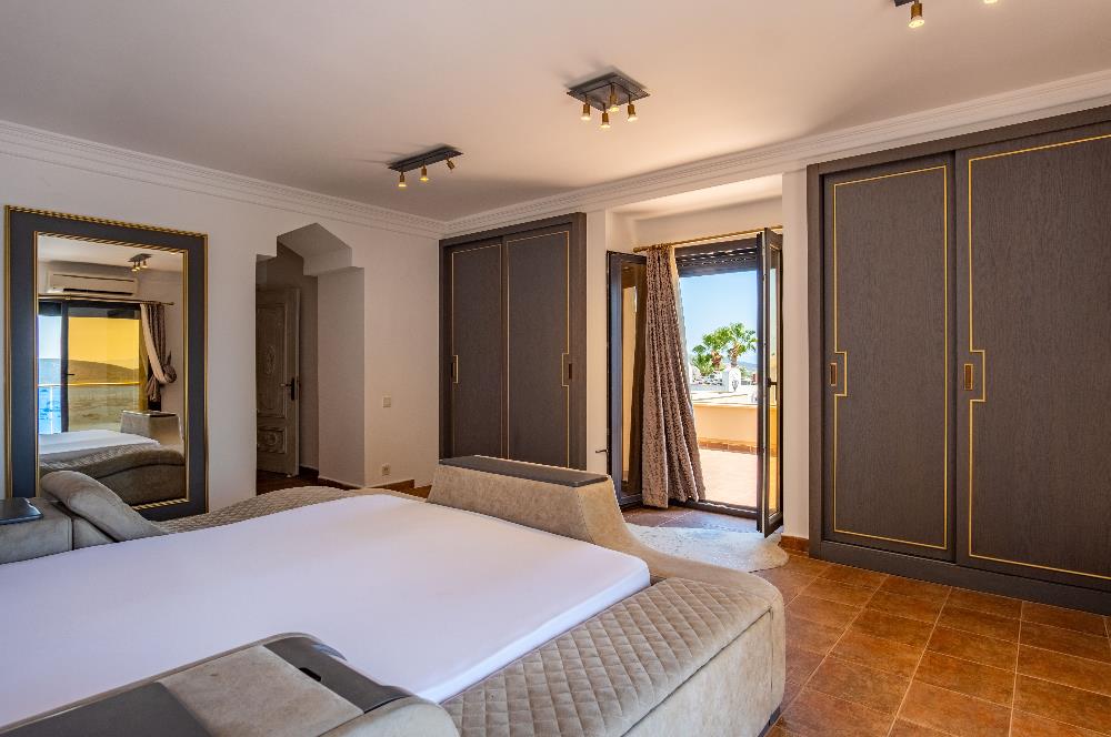Bodrum Eskiçeşme'de Panoramik Deniz Manzaralı Tam Müstakil Villa