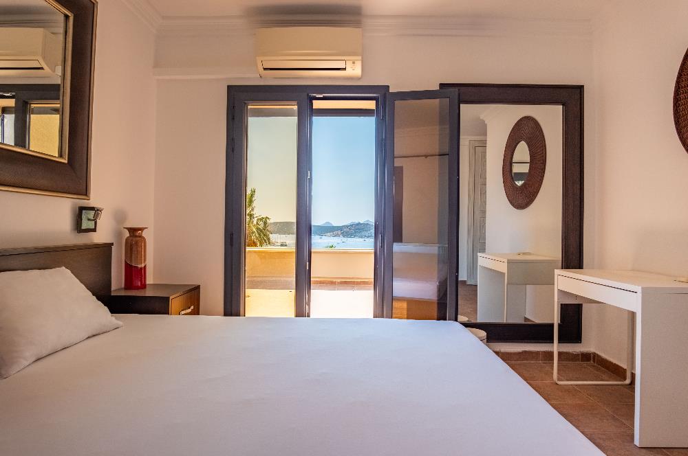 Bodrum Eskiçeşme'de Panoramik Deniz Manzaralı Tam Müstakil Villa
