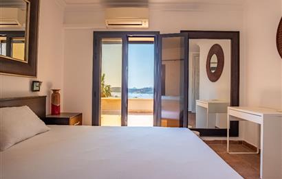 Bodrum Eskiçeşme'de Panoramik Deniz Manzaralı Tam Müstakil Villa