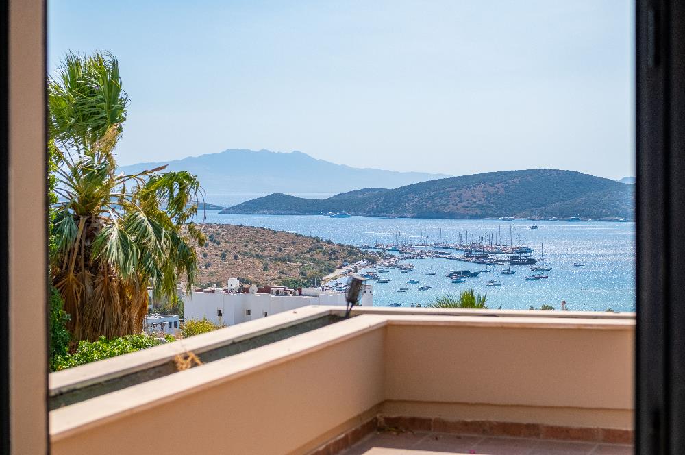 Bodrum Eskiçeşme'de Panoramik Deniz Manzaralı Tam Müstakil Villa