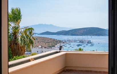 Bodrum Eskiçeşme'de Panoramik Deniz Manzaralı Tam Müstakil Villa