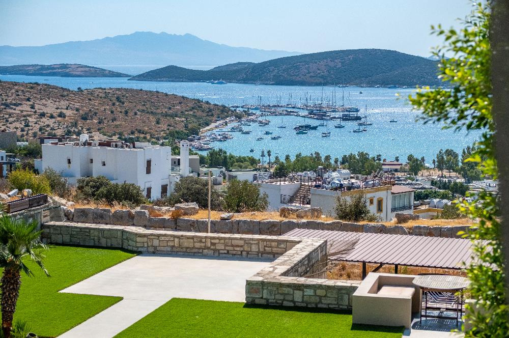 Bodrum Eskiçeşme'de Panoramik Deniz Manzaralı Tam Müstakil Villa