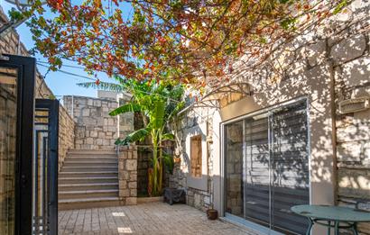 Bodrum Eskiçeşme'de Panoramik Deniz Manzaralı Tam Müstakil Villa