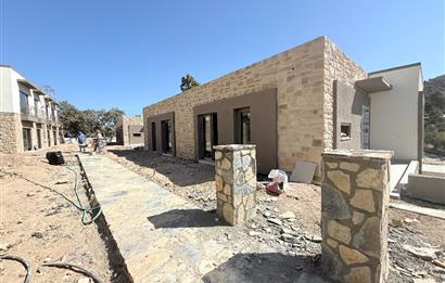 Bodrum Gümüşlük - Magnus Vadi Dereköy Projesinde Müstakil Bahçe Kullanımlı Vadi Manzaralı Satılık Sıfır Daireler